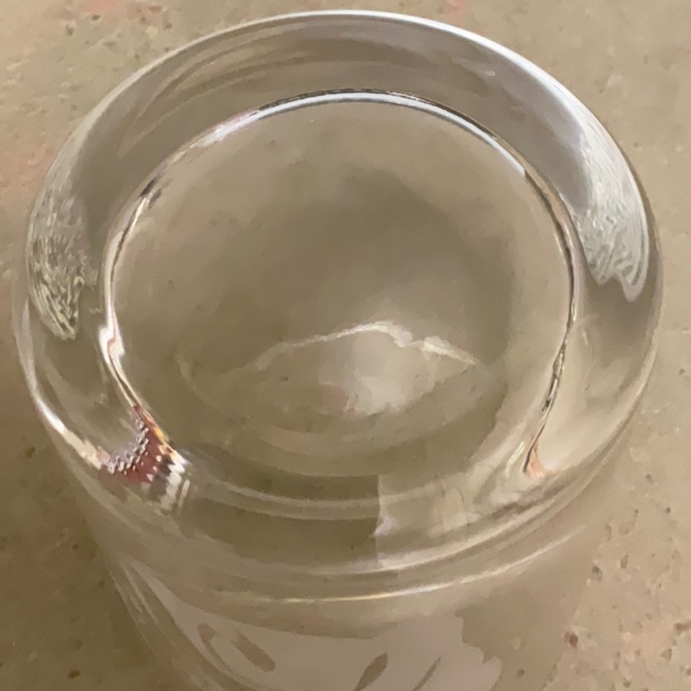 Set of 4 crystal etched “Bulldog “ old fashioned glasses! Mint condition. As new - Picture 6 of 6